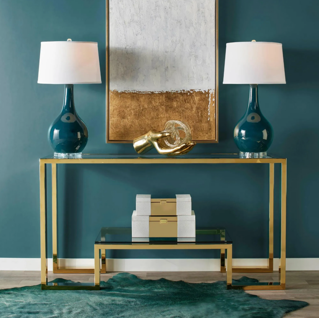 Gold Resin Hand Sculpture – Modern Decorative Figurine